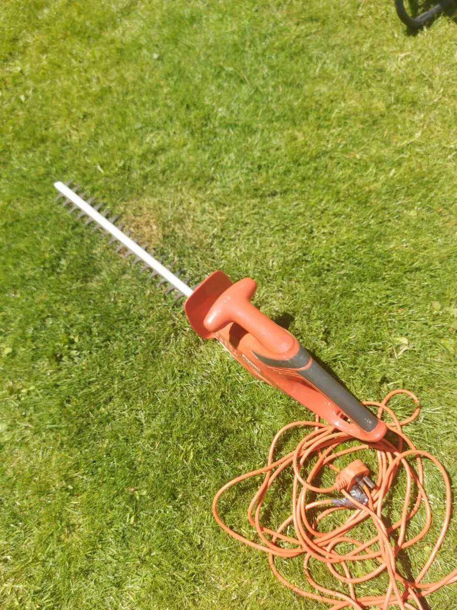 Flymo electric hedge trimmer - Image 2