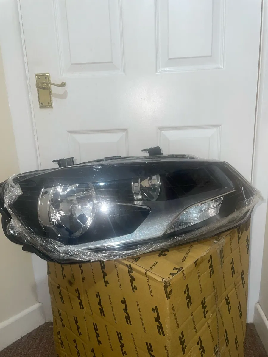 VW Polo 2009-2014 Right Headlamp (Twin Reflector) - Image 1