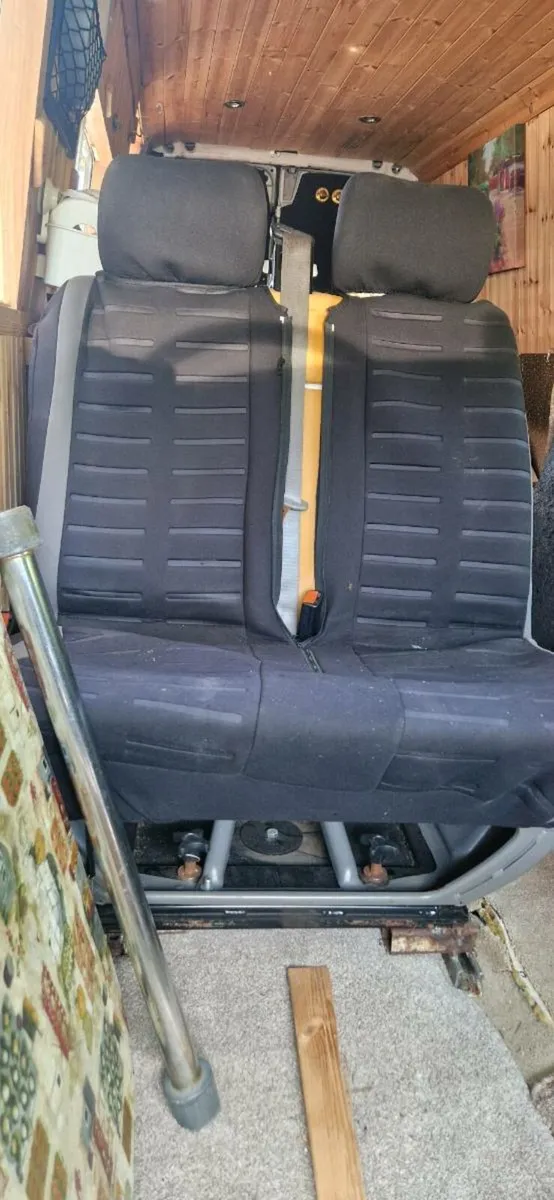 Drivers swivel seat - Image 2