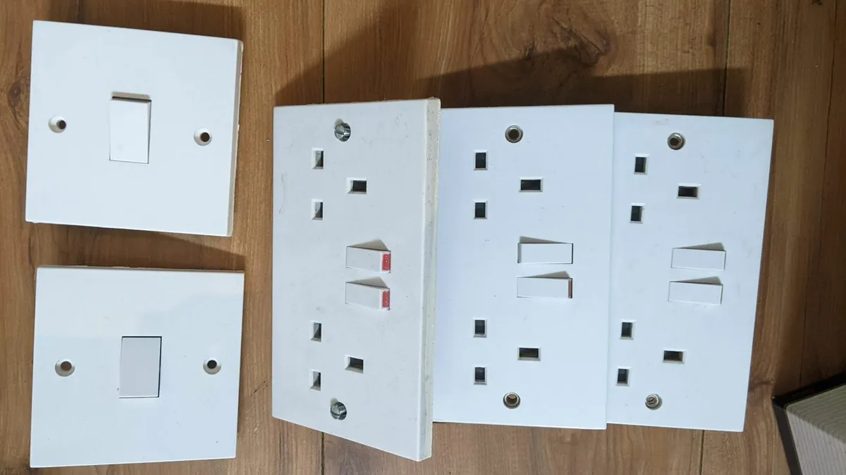 3x double plug sockets & 2x light switch fittings