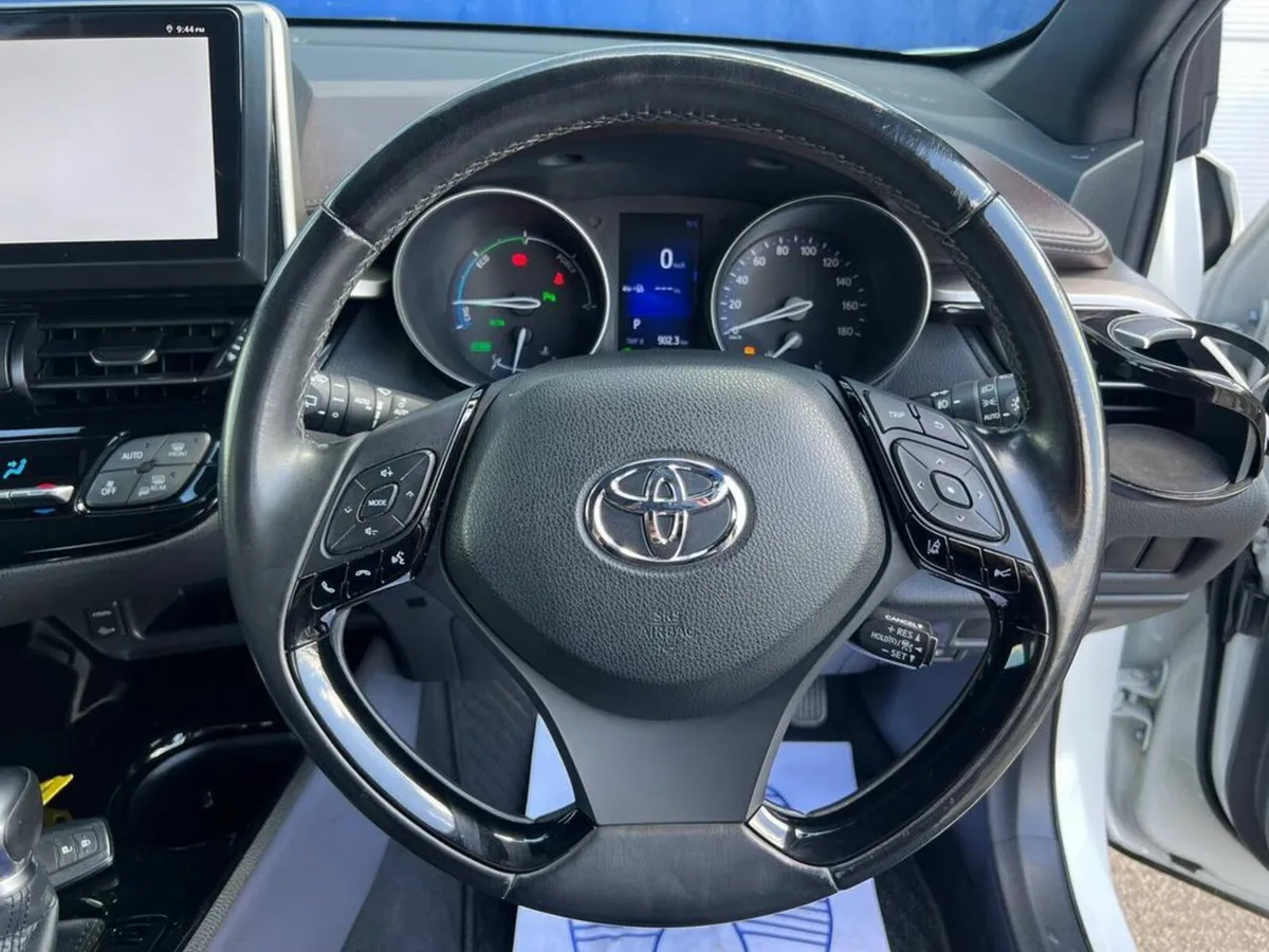 Toyota C-HR 1.8 HYBRID AUTO // DIAMOND CUT ALLOYS - Image 4