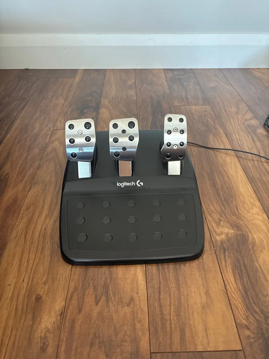 Logitech G920 Wheel and Pedals (Xbox) - Image 3