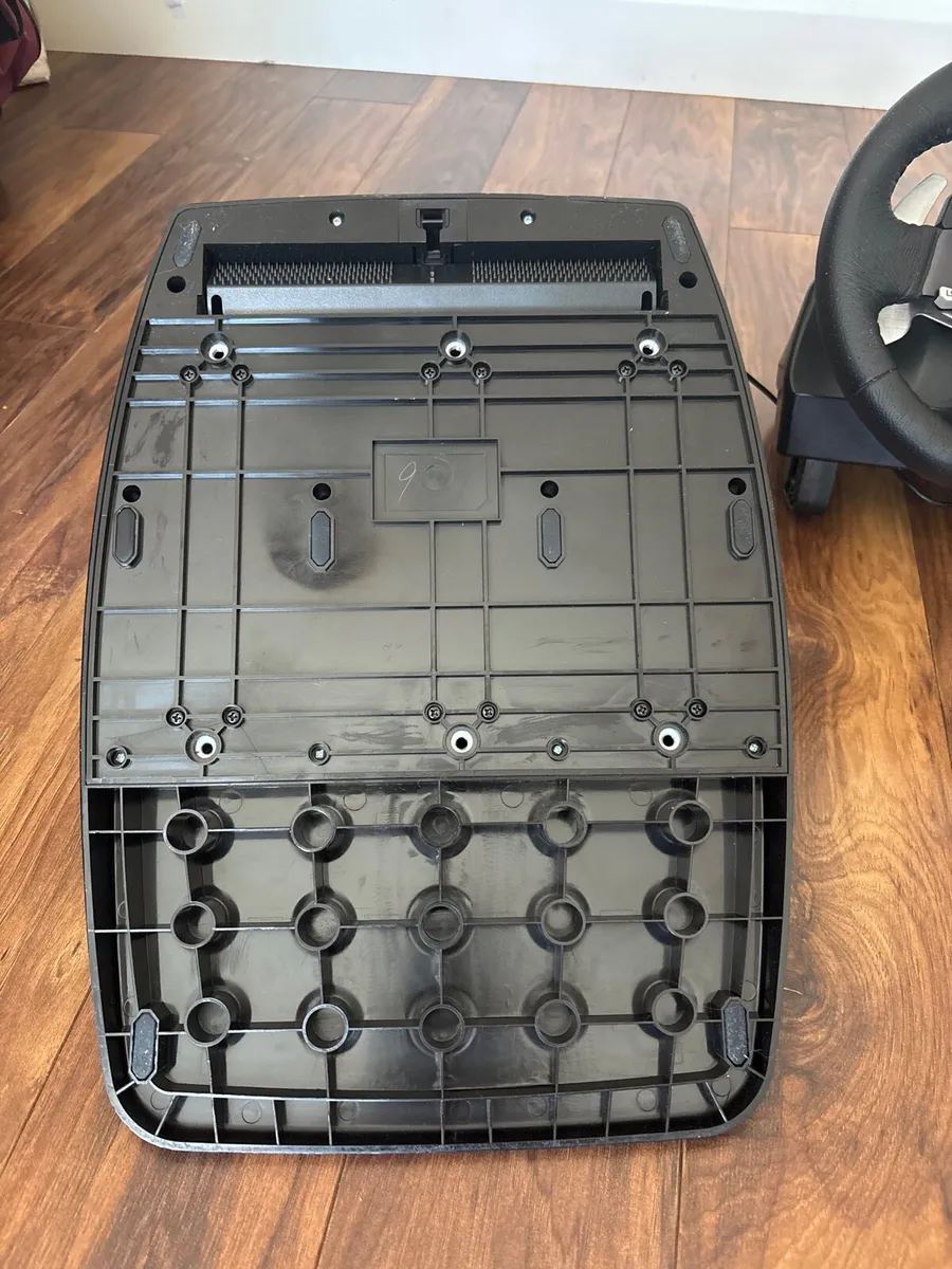 Logitech G920 Wheel and Pedals (Xbox) - Image 4