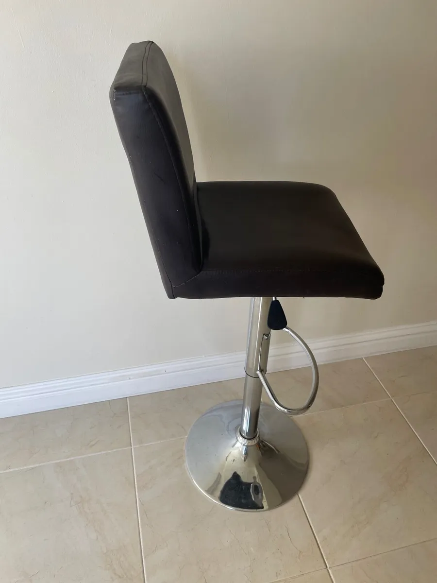 Breakfast bar stools x3 - Image 1