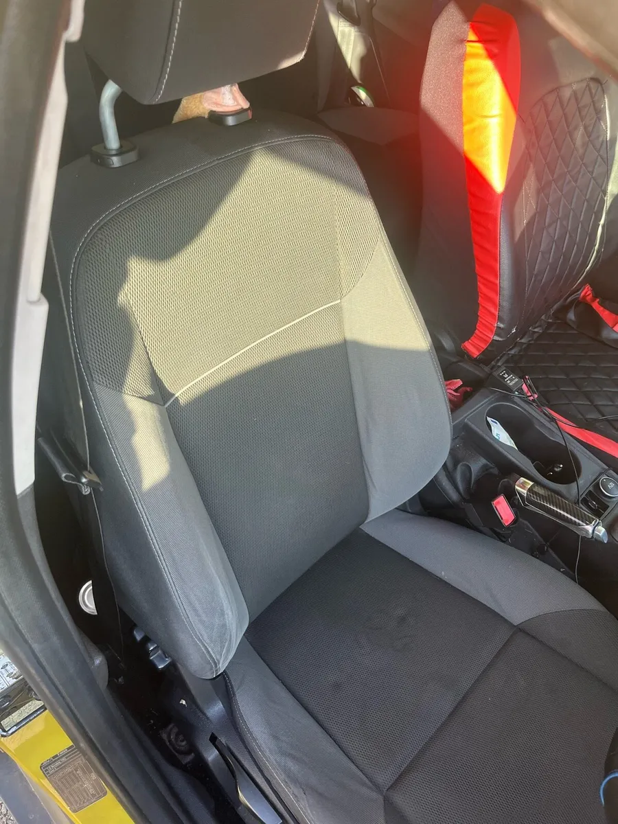 Ford car seats - Image 2