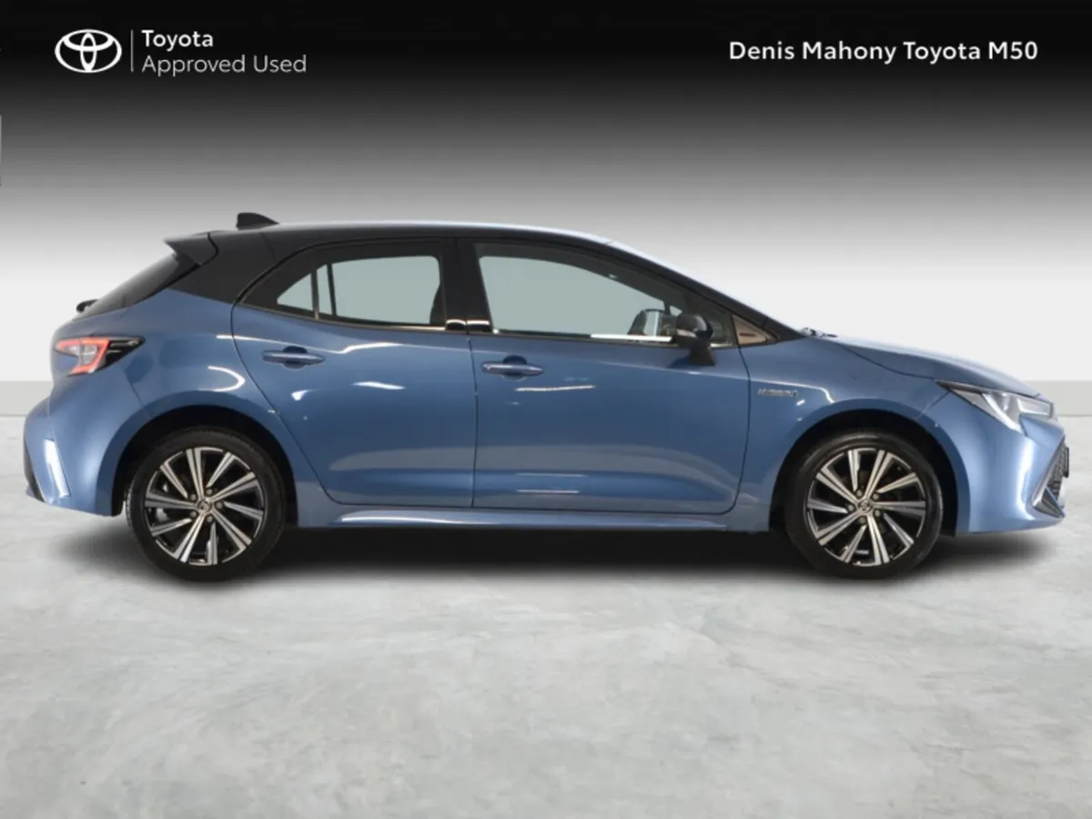 Toyota Corolla Luna Sport Hatchback - Image 3