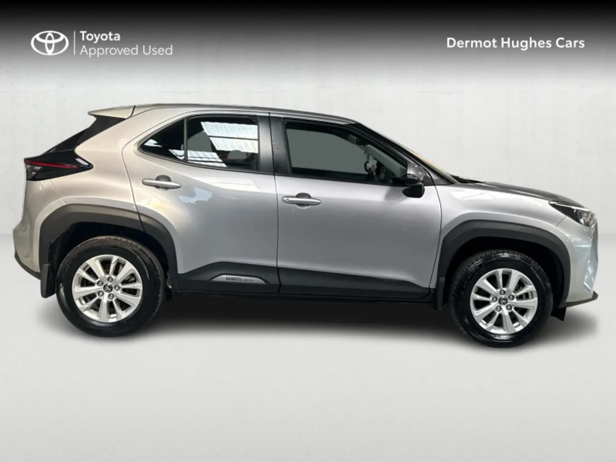 Toyota Yaris Cross CR CROSS LUNA 4DR AUTO - Image 3