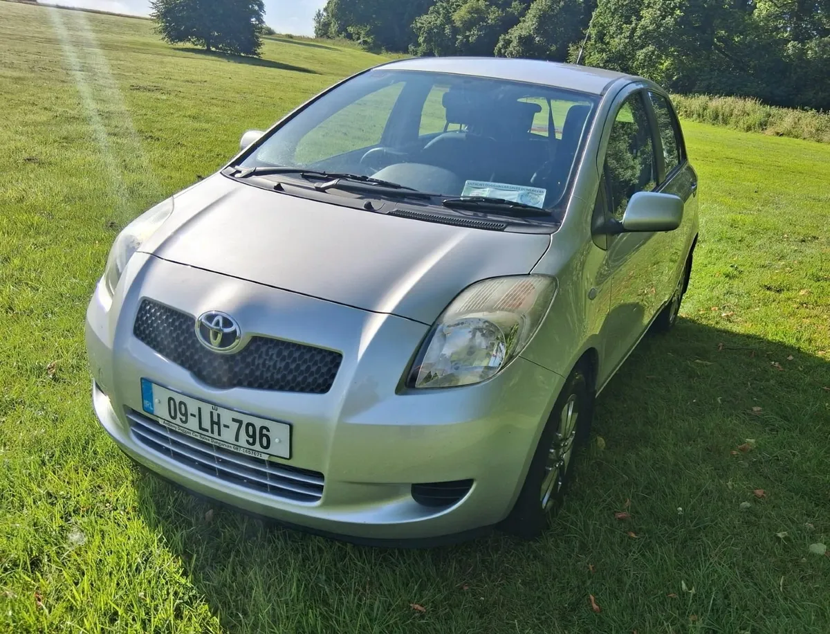 Gleaming Yaris 2009. Low miles, Tax & NCT. - Image 2