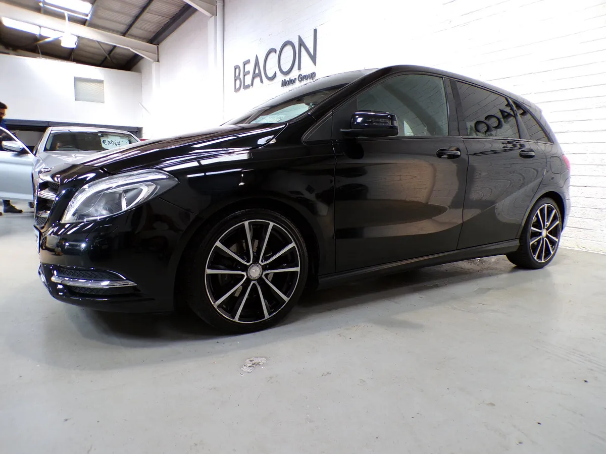 MERCEDES B180 BLACK EDITION*AUTOMATIC*AMAZING ON F - Image 4