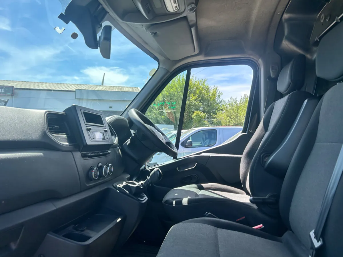 Renault Master 2020 - Image 2