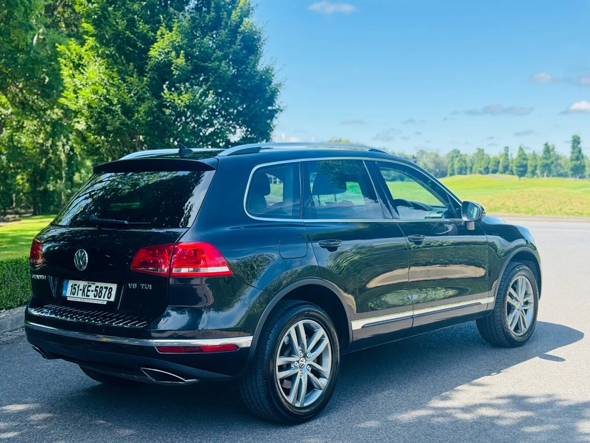 VW Touareg 3.0 4X4 Genuine Crew-Cab - Image 2