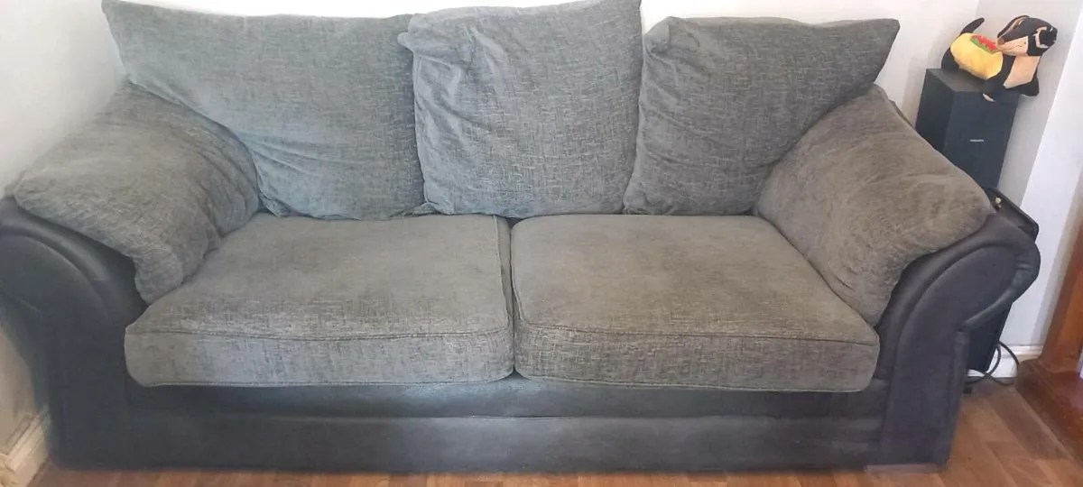 Couch and arm chair - Image 2