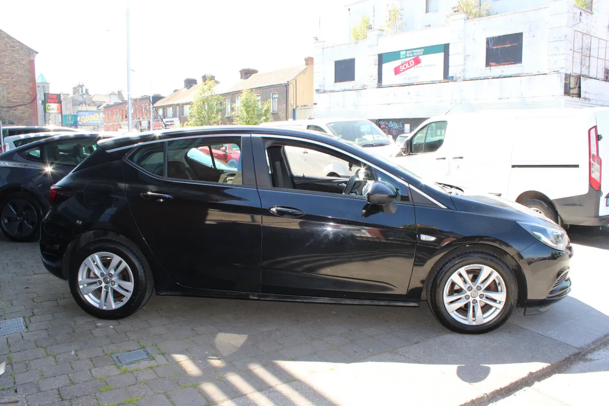 OPEL Astra 1.6 CDTI DESIGN 2017 - Image 3