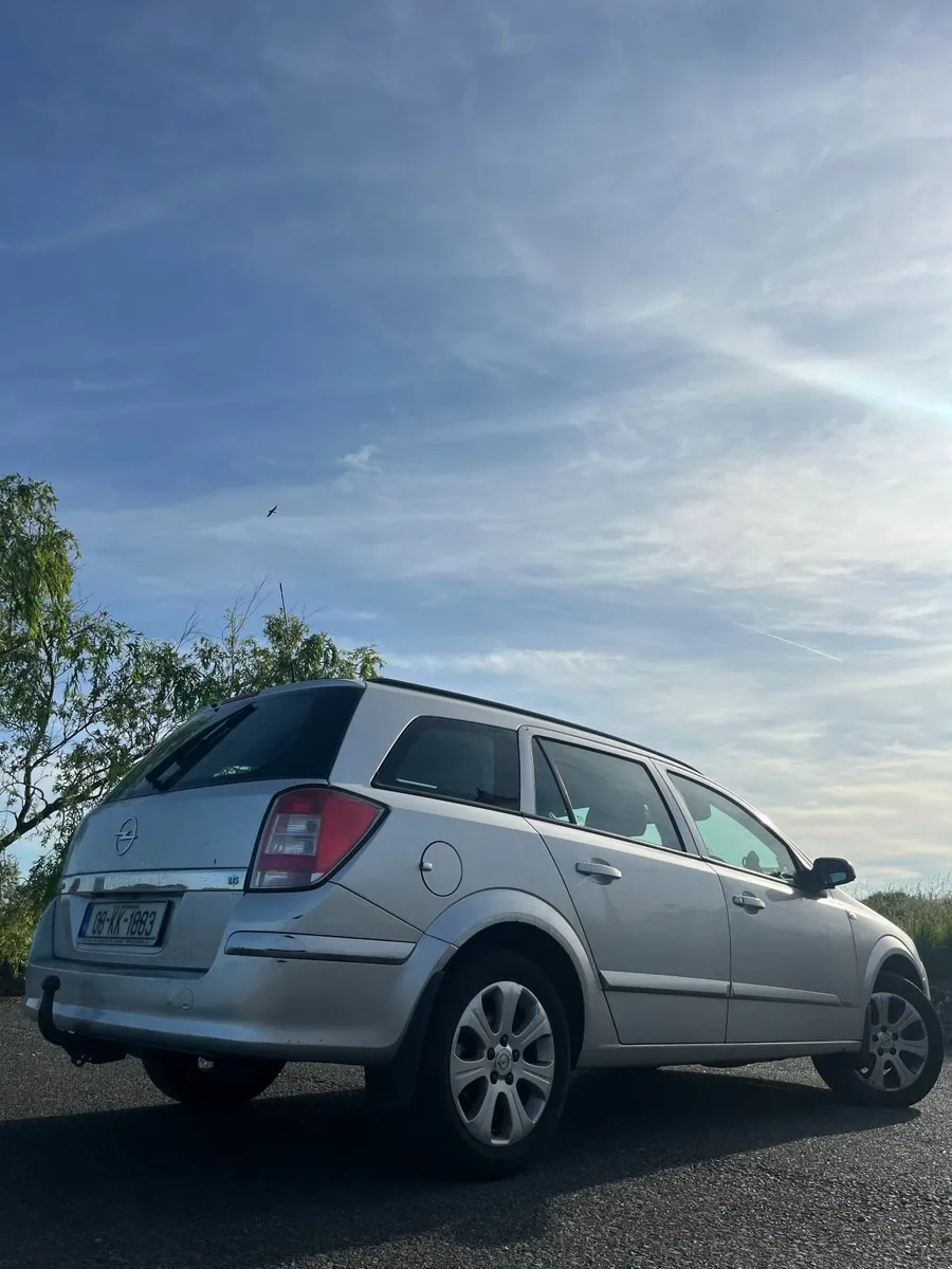 Opel Astra 2008 - Image 2