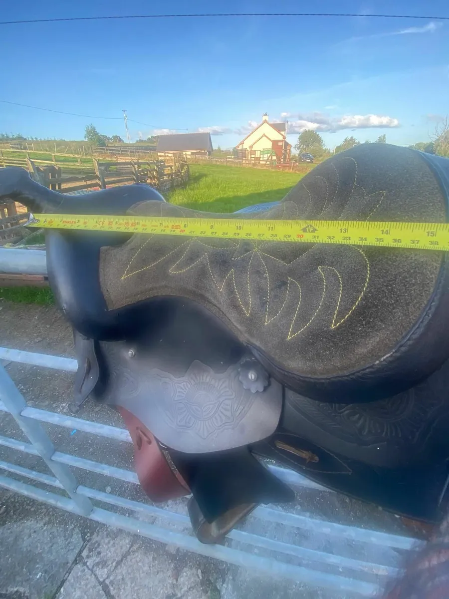 Western saddles - Image 1