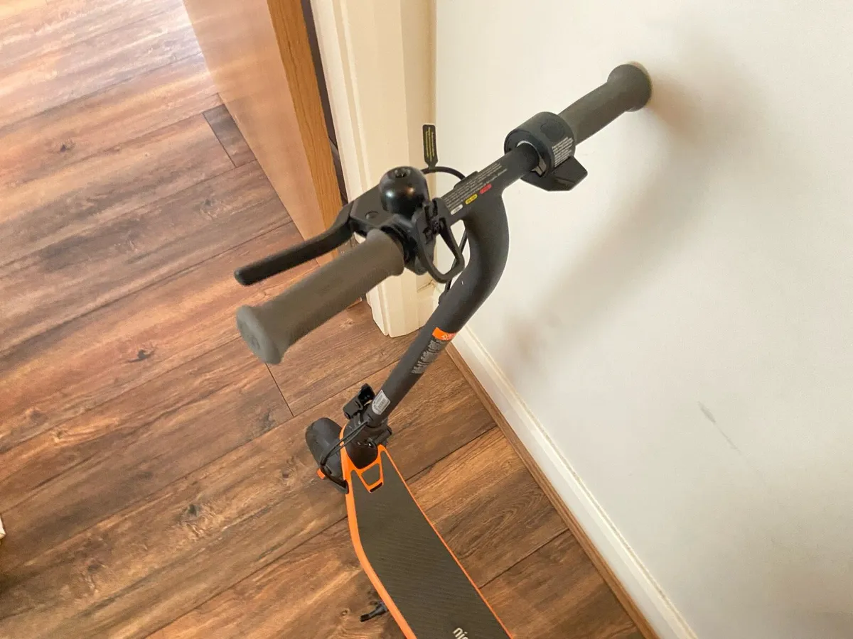 Kids e-scooter - Image 1