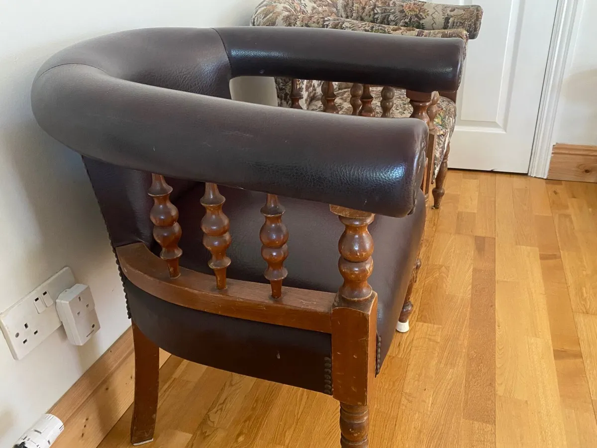 Bucket style chairs - Image 1