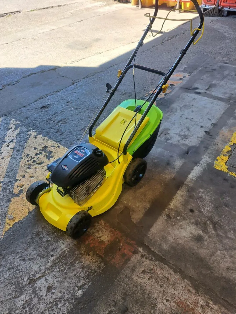 Lawnmowers, petrol washer - Image 1