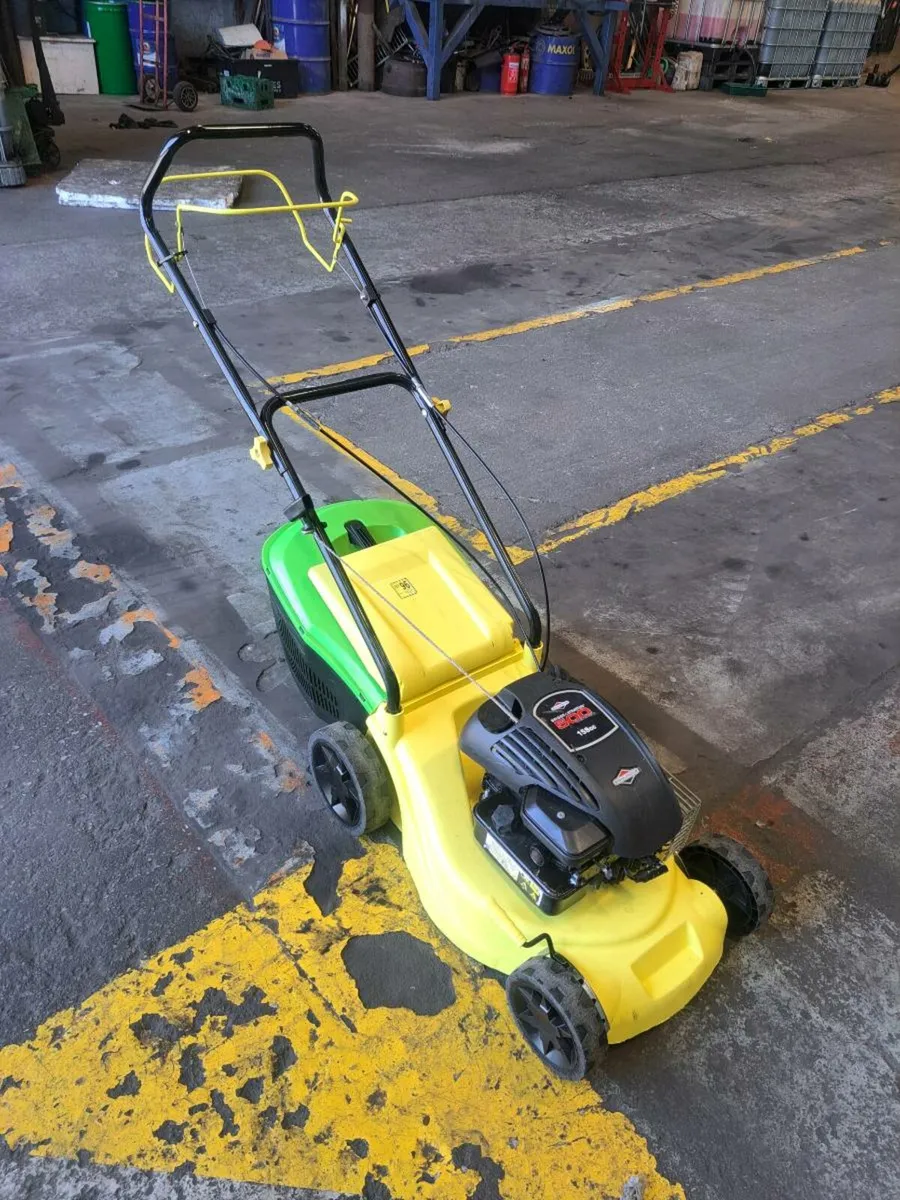Lawnmowers, petrol washer - Image 2