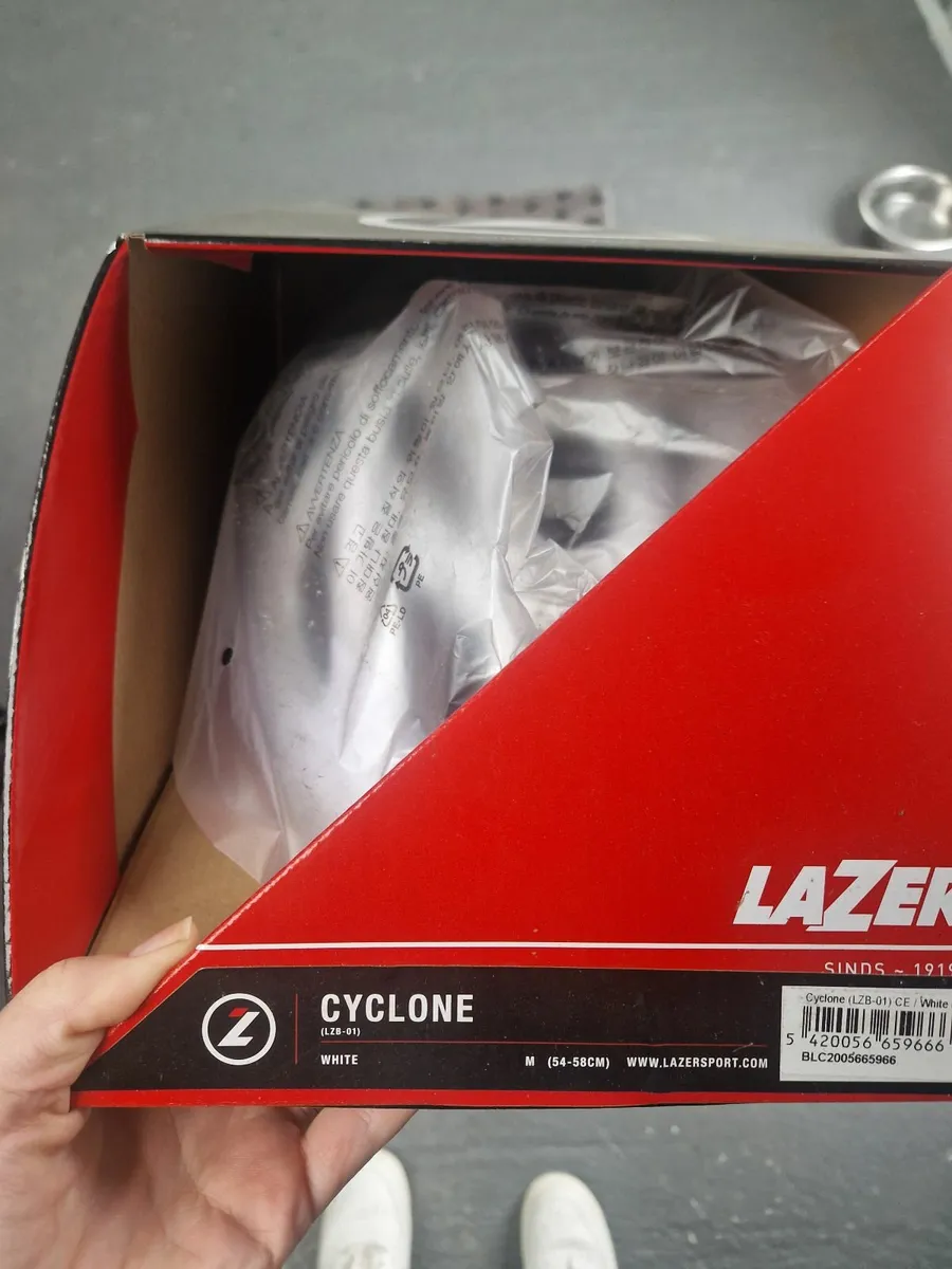 Cycle helmet - Image 1