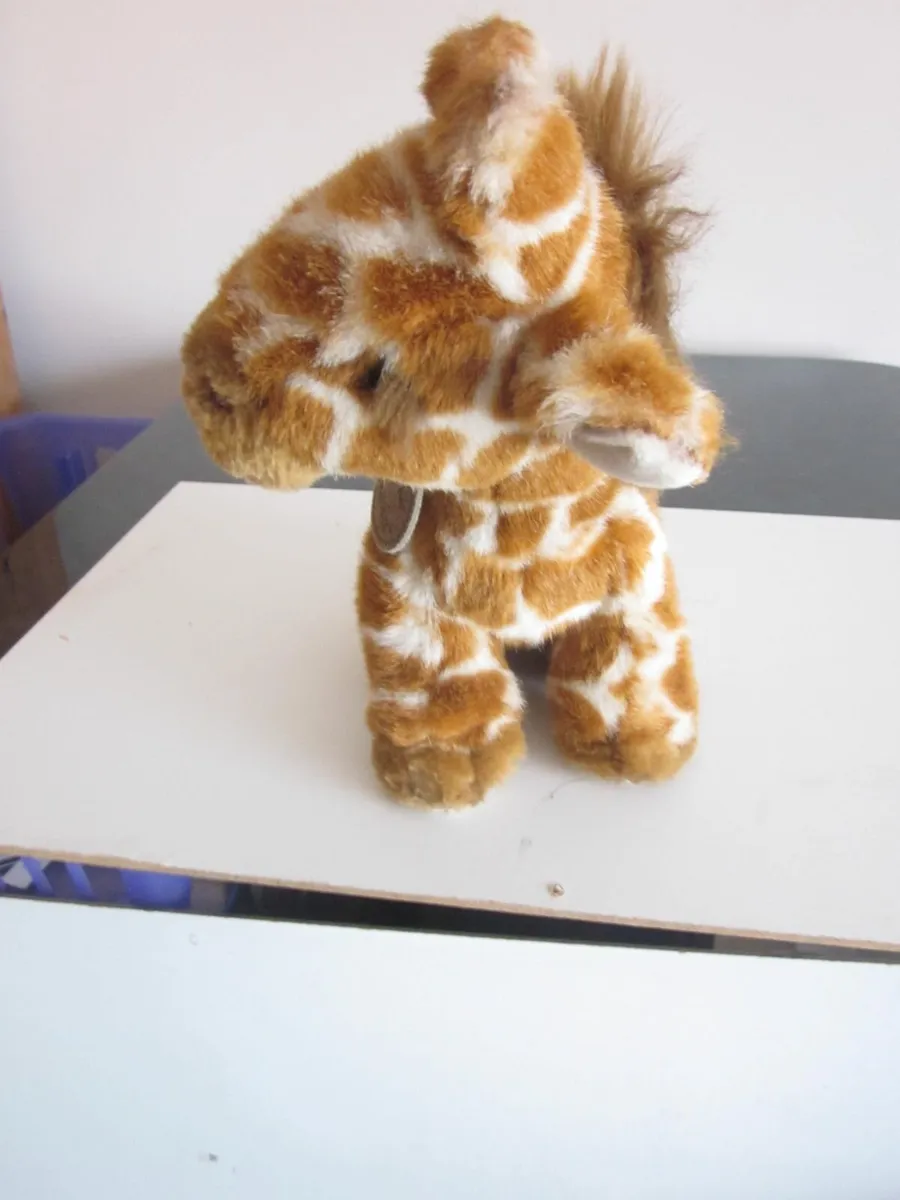 Vintage Yomiko Classic Giraffe Plush Toy - Image 4