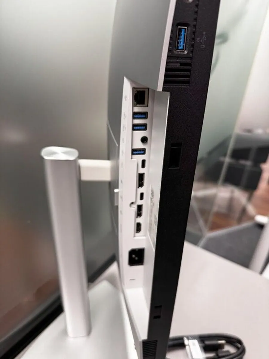 Dell UltraSharp 24" USB-C Hub Monitor - Image 2