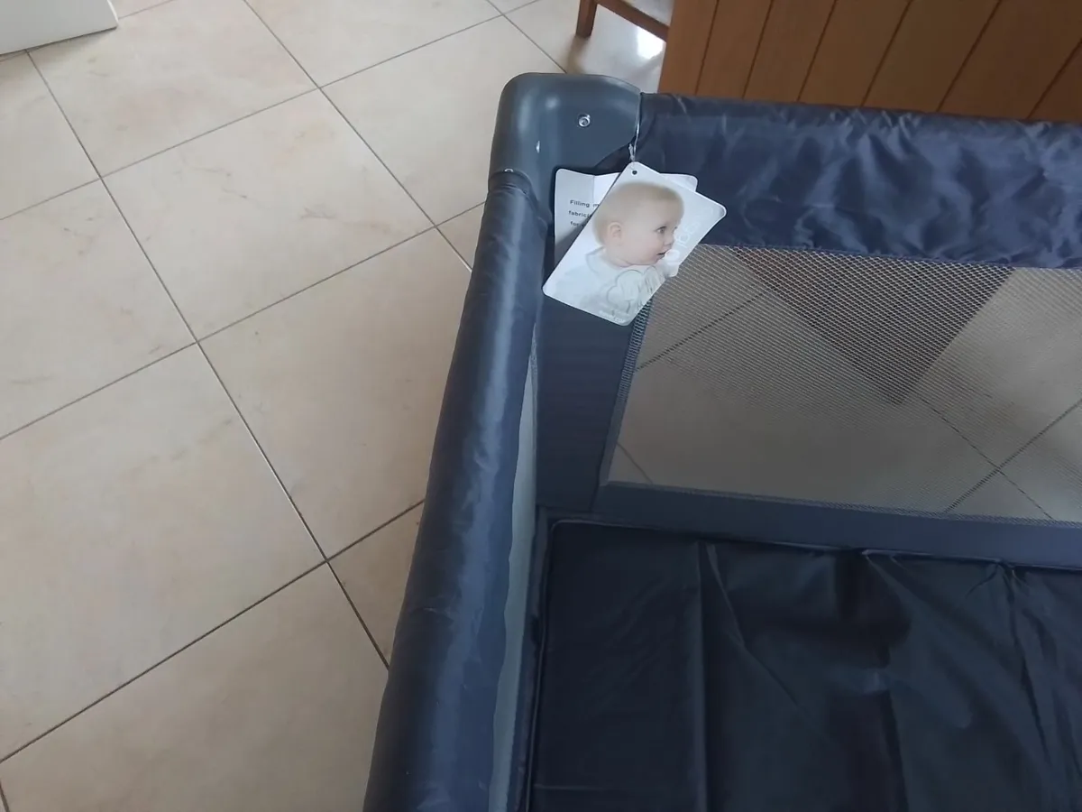Travel cot - Image 1