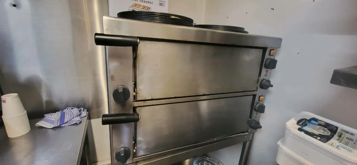PIZZA OVEN - Image 1