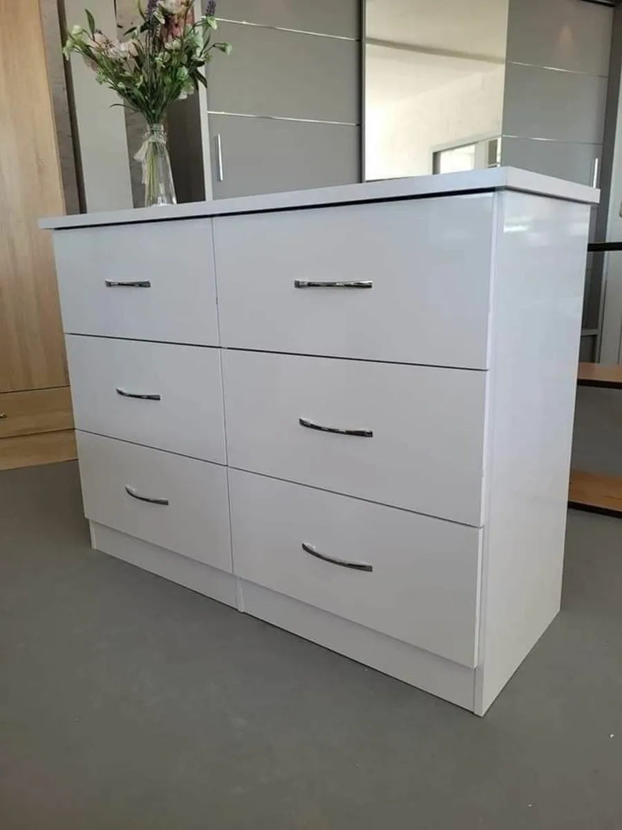 FURNITURE - Image 2