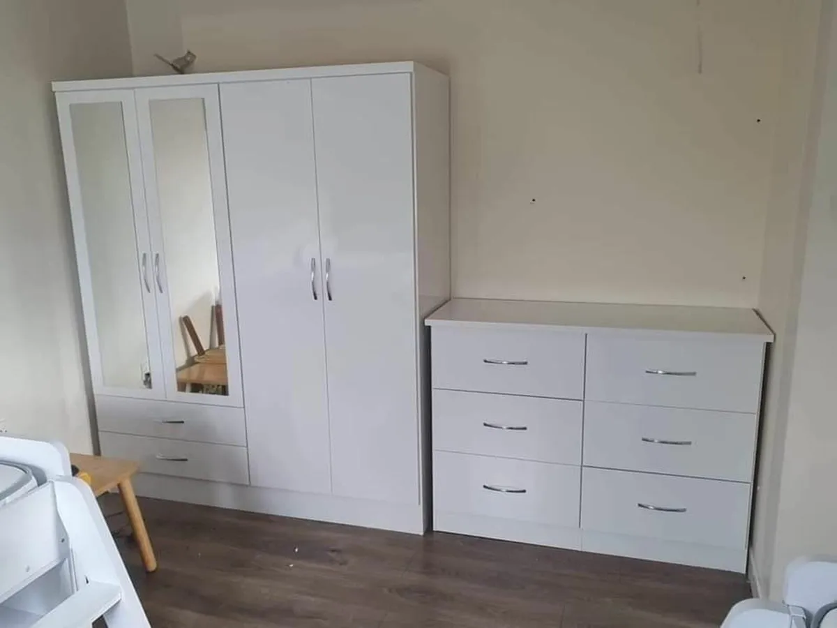 FURNITURE - Image 3