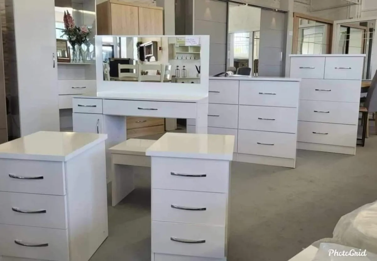 FURNITURE - Image 4
