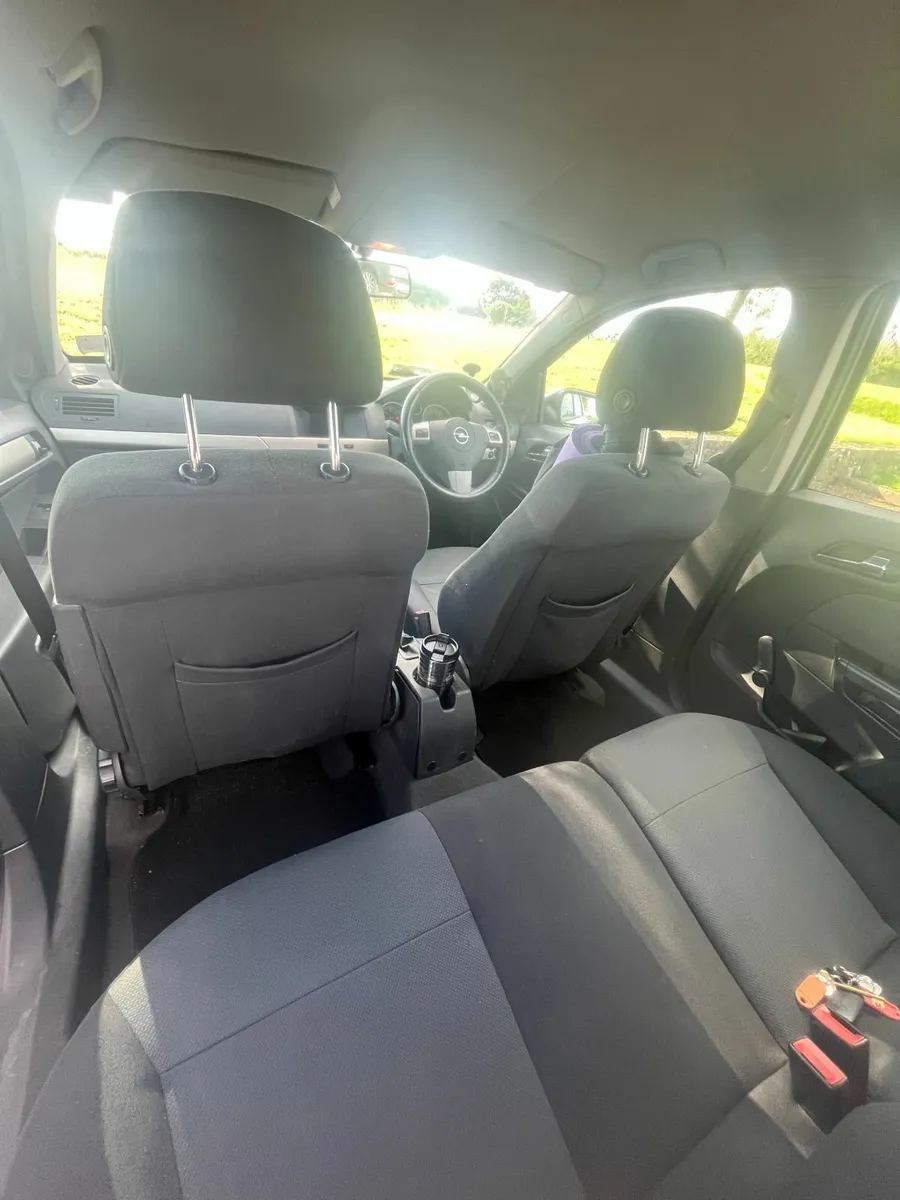 Opel Astra 2008 - Image 4
