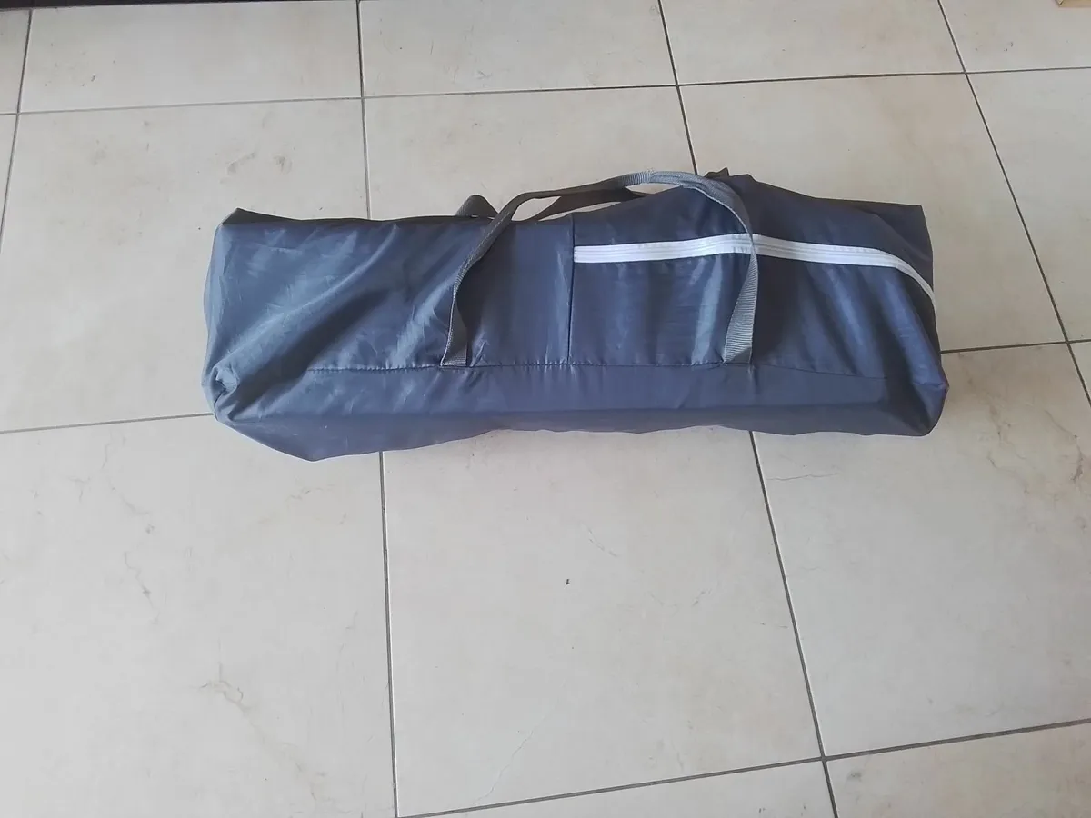 Travel cot - Image 2
