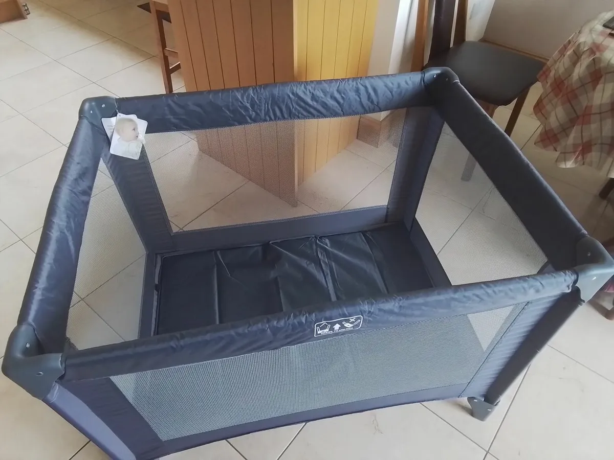 Travel cot - Image 3
