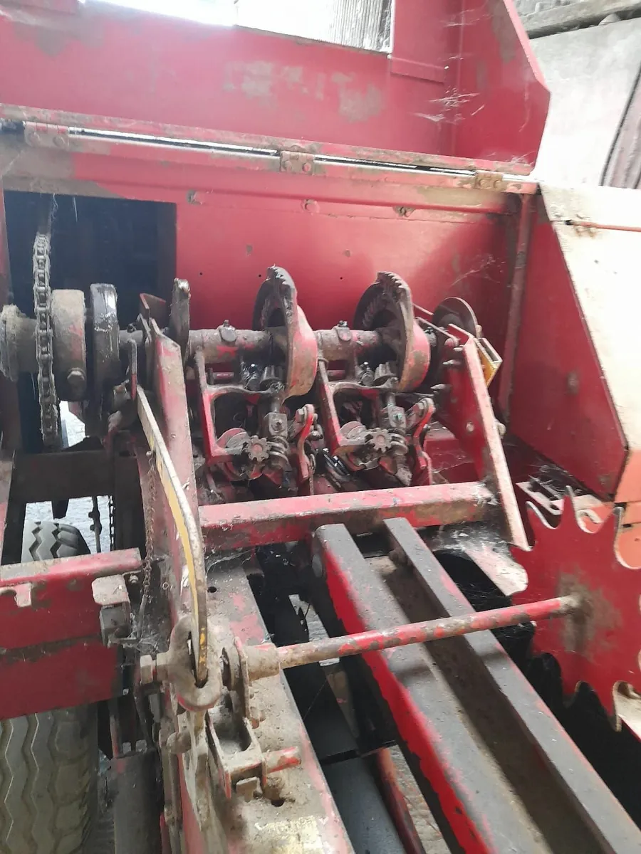 New Holland baler - Image 3