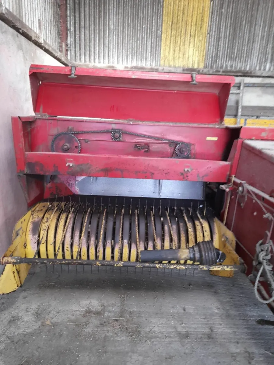 New Holland baler - Image 1