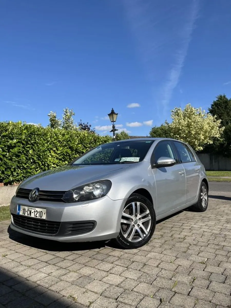 2010 Volkswagen Golf - Image 1
