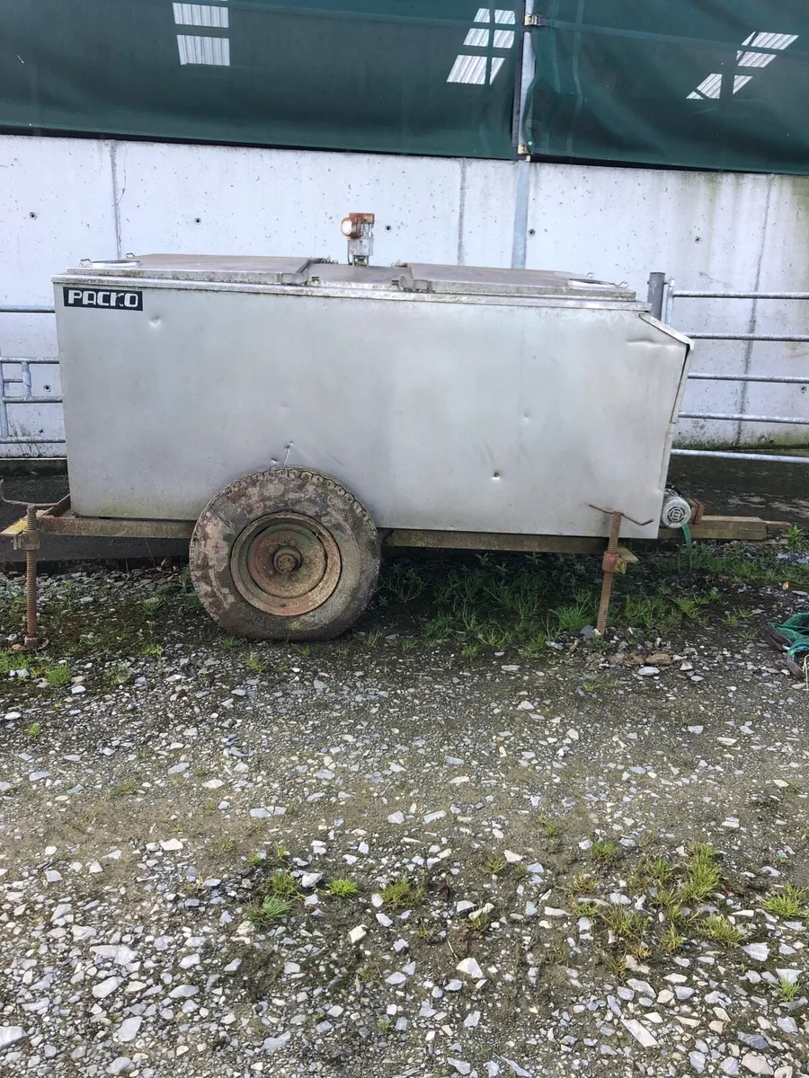 Mobile  milk tank to draw water - Image 1