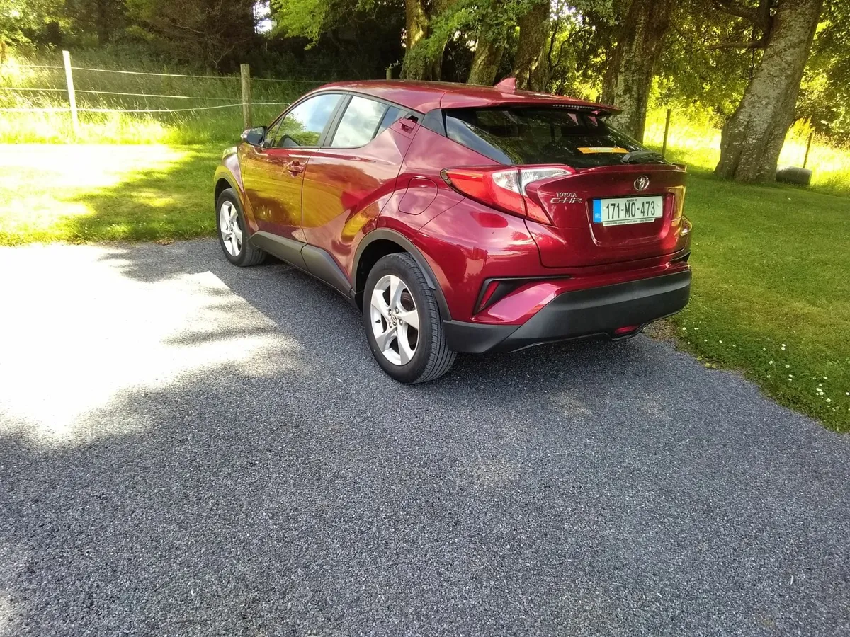 Toyota C-HR 2017 - Image 1
