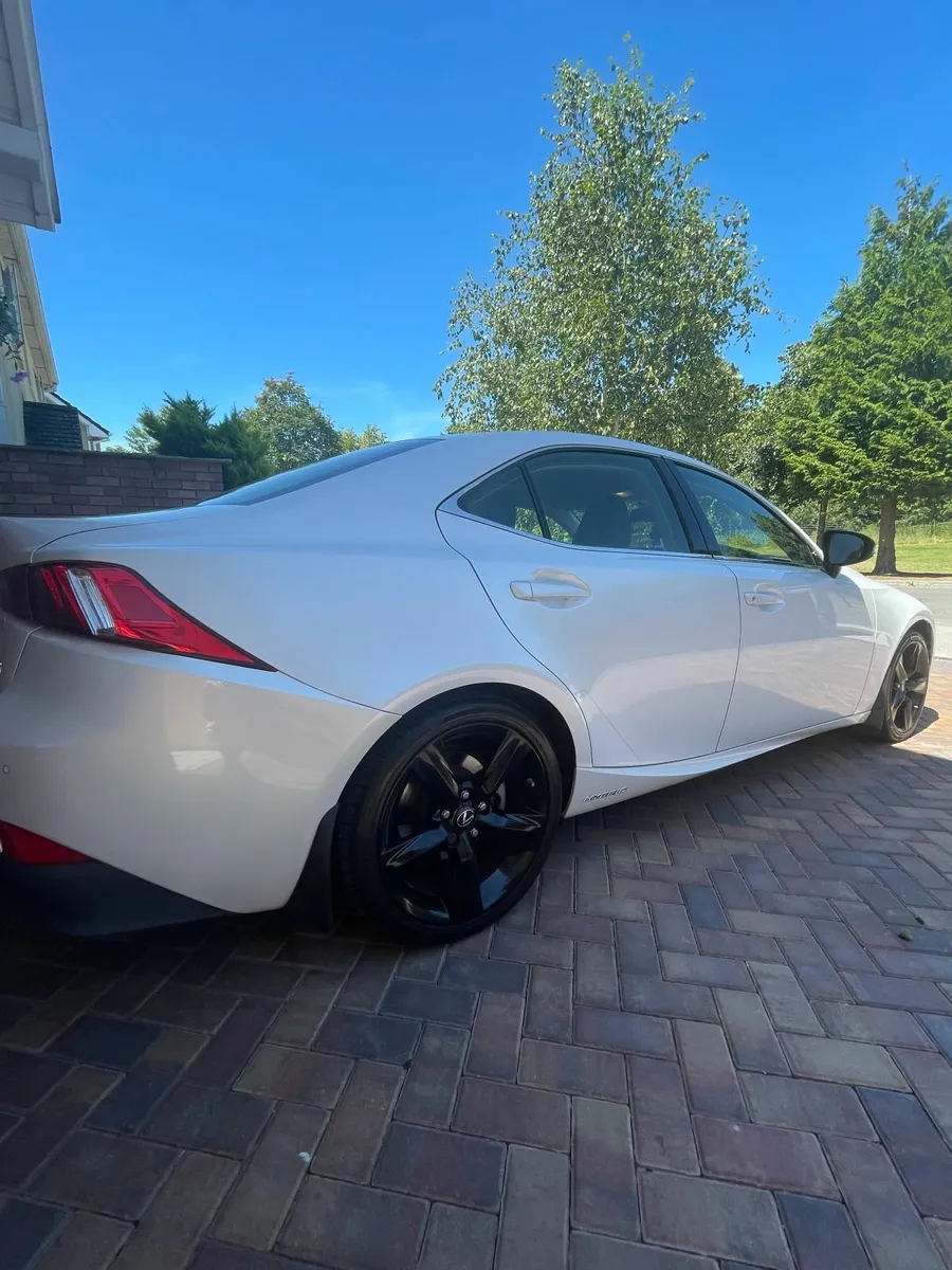 Lexus IS 2016 - Image 3
