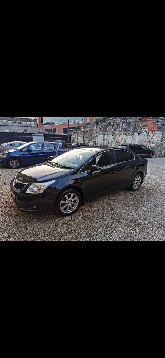 Toyota Avensis 1.8 prtrol - Image 1