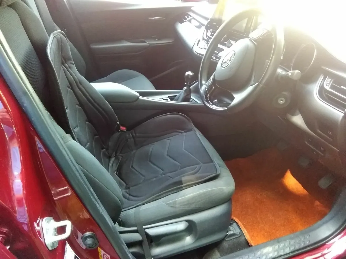 Toyota C-HR 2017 - Image 4