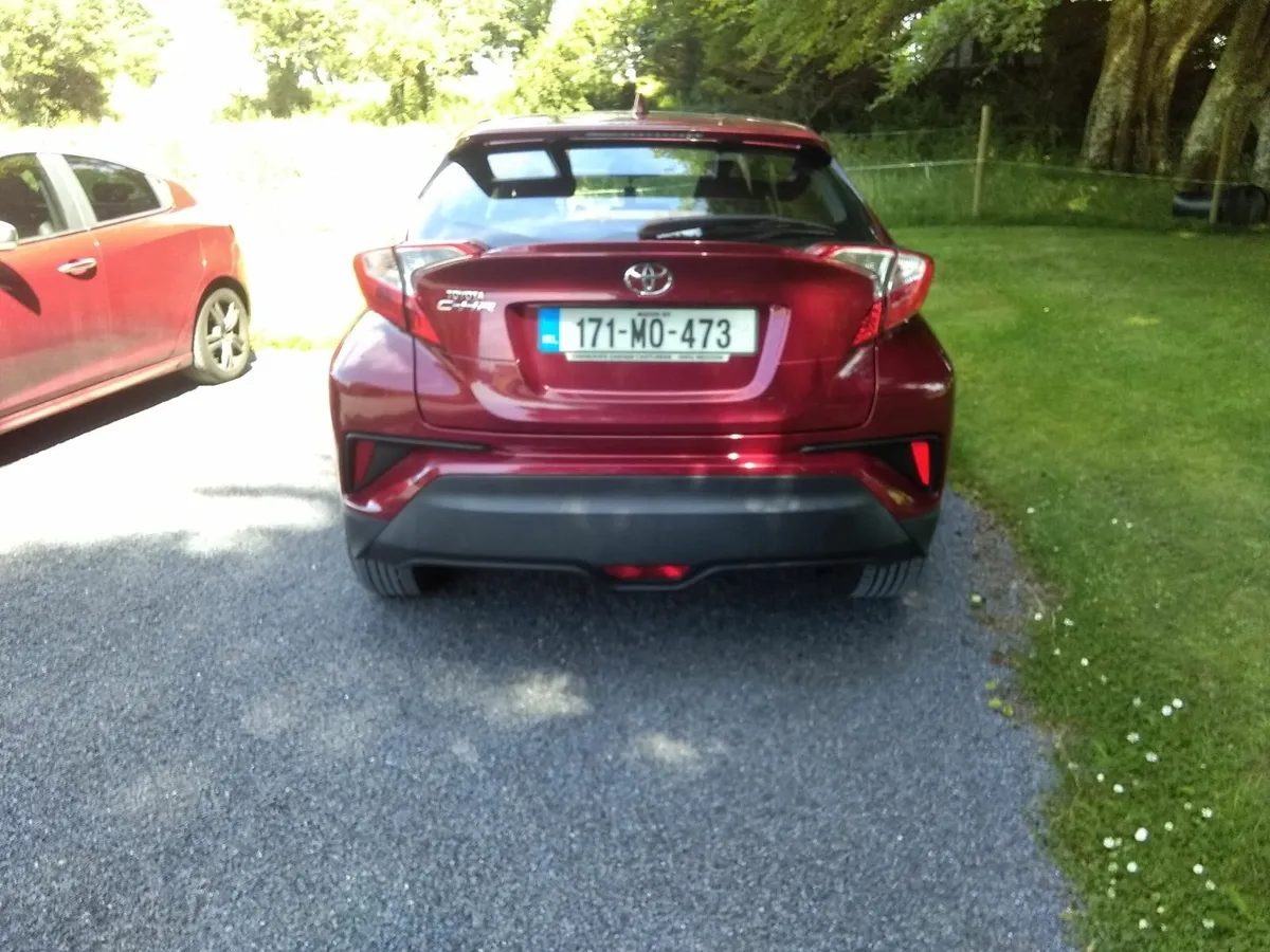 Toyota C-HR 2017 - Image 2