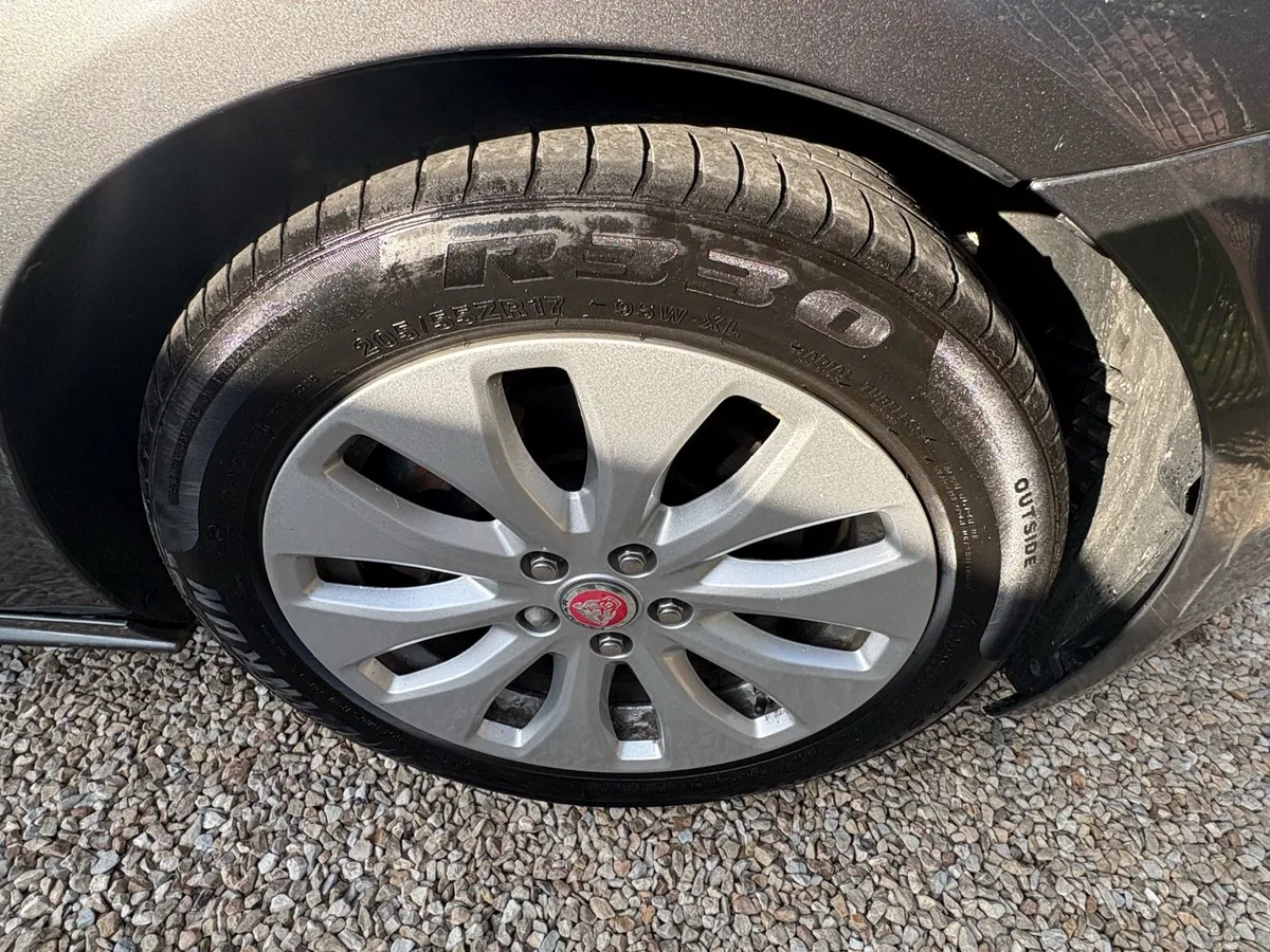 2018 Jaguar XE , Rsport diesel automatic - Image 4