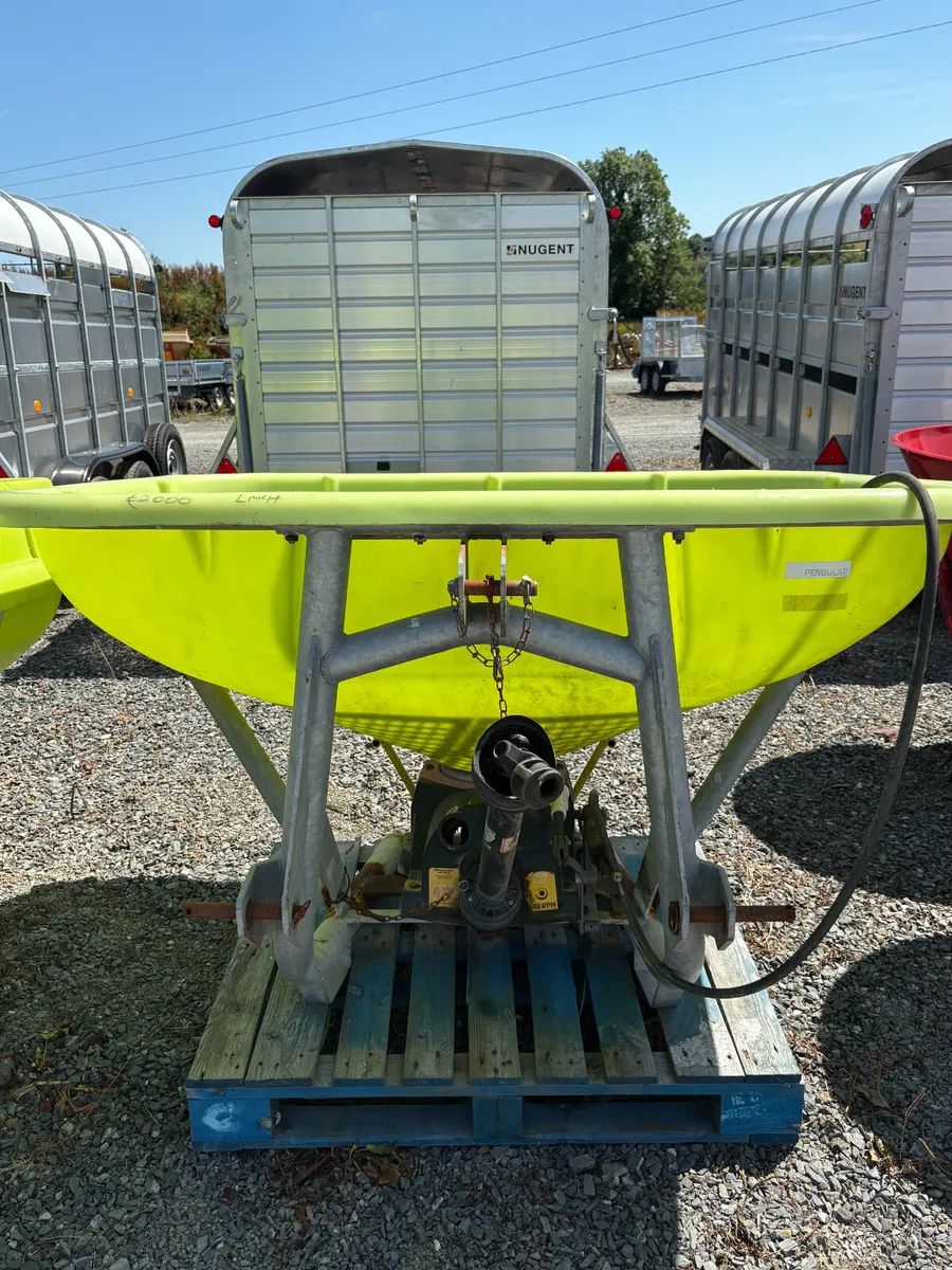Rocha Fertiliser Spreader 1000KG - Image 1