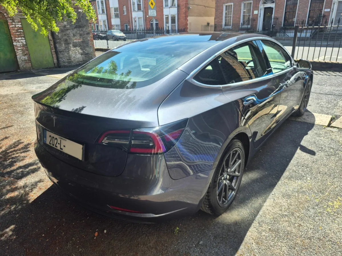 Tesla Model 3 2020 - Image 4