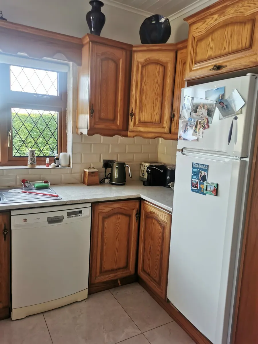 Kitchen cabinets and worktop - Image 1
