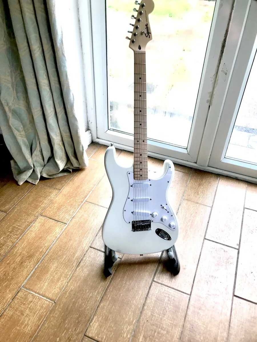 Squire strat hard tail - Image 1