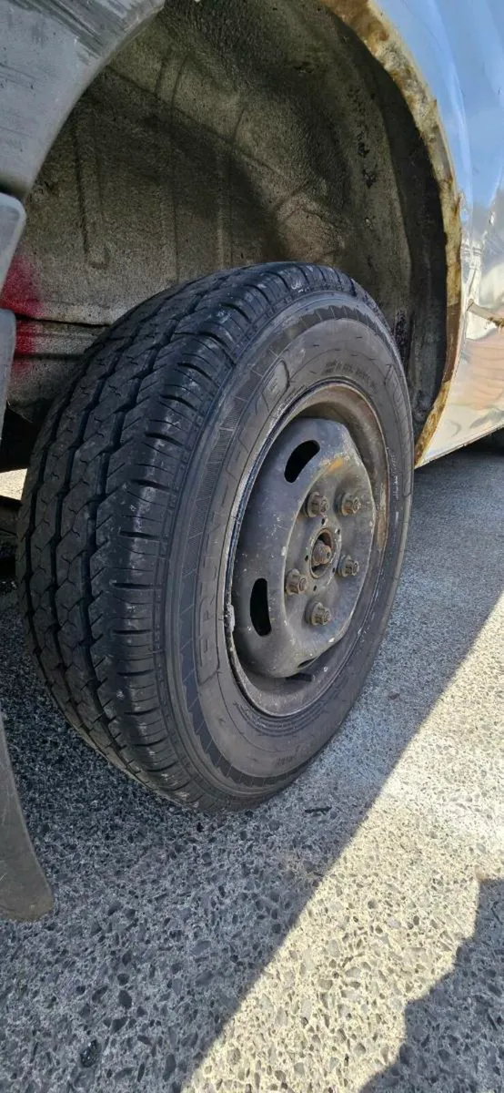 Van to fix or dismantle - Image 4