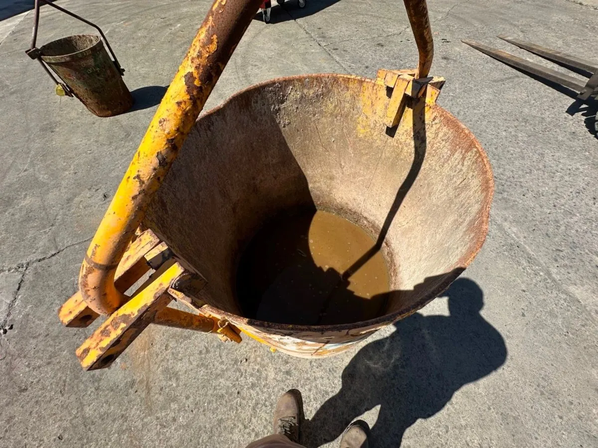 Concrete skip POT - Image 4